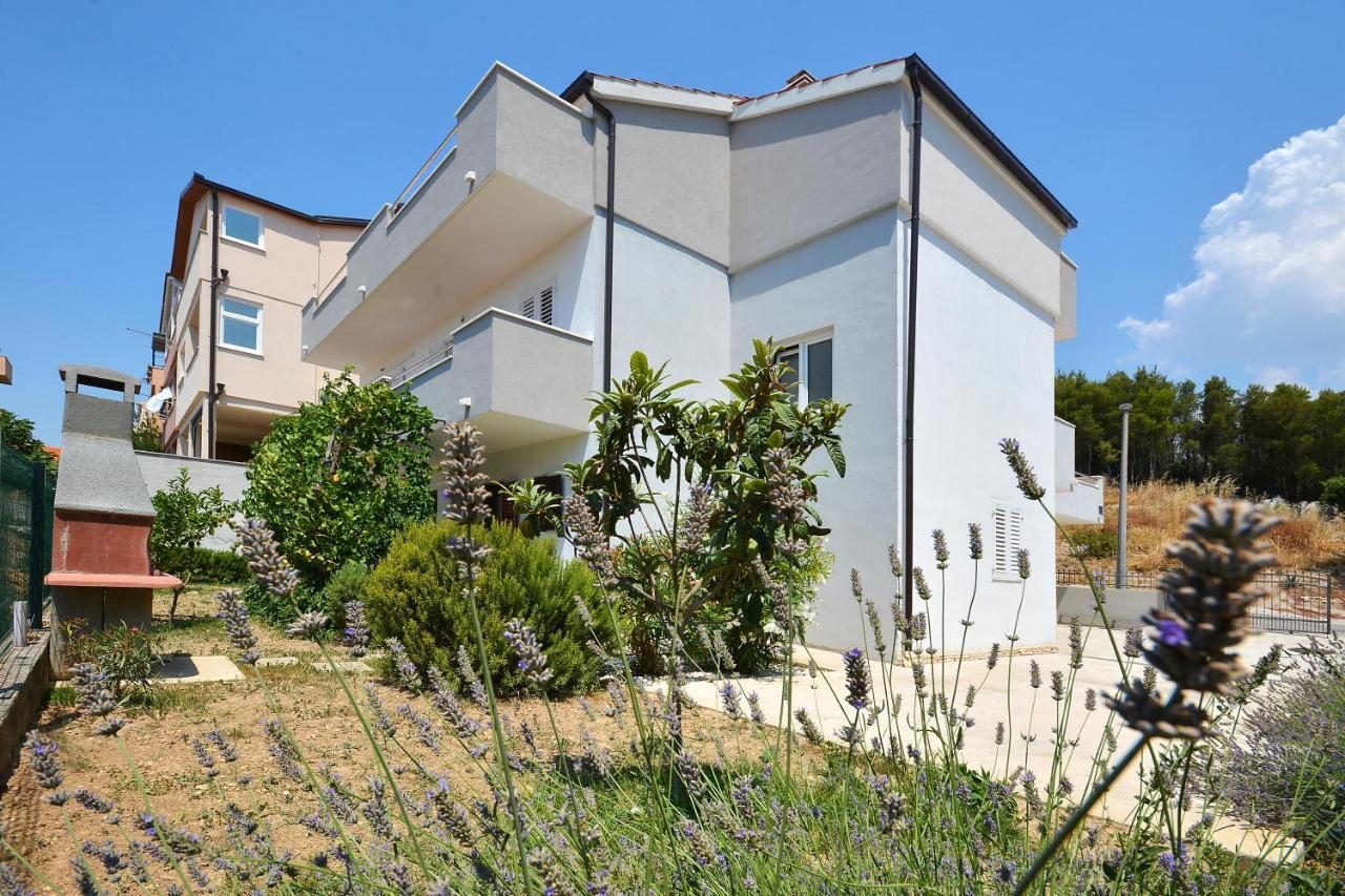 Apartment Wild Rose Podstrana Exterior photo